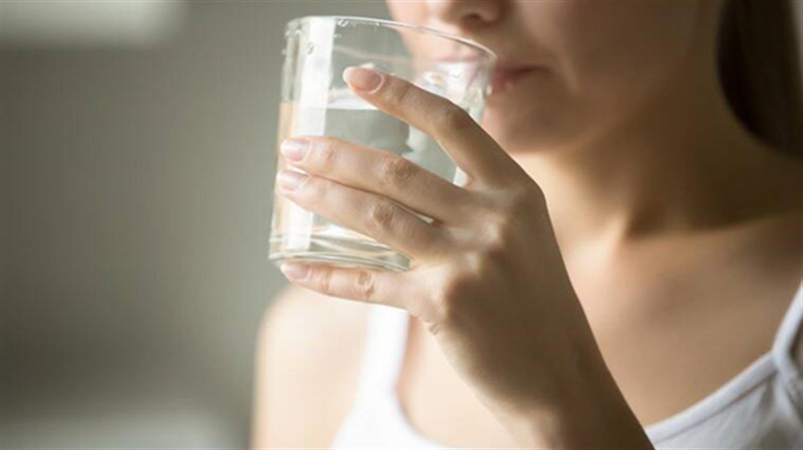 早上喝溫水的5個益處  有助減肥防便秘