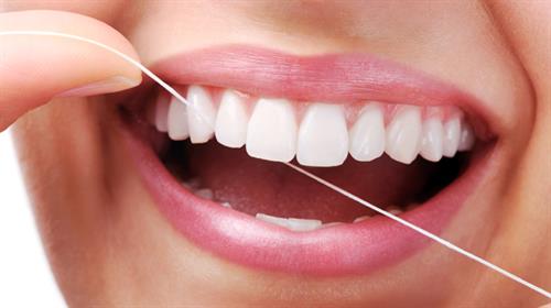 有必要每日使用牙線嗎？ 80%的人都用錯了！ (含正確使用牙線的技巧)
